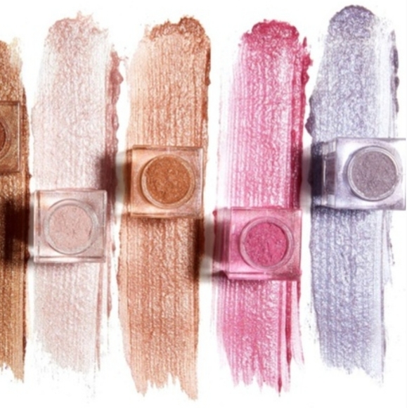 PINK KKW Beauty DISCONTINUED Ultra Light Beams Loose Shadow NWOBox - Picture 4 of 7